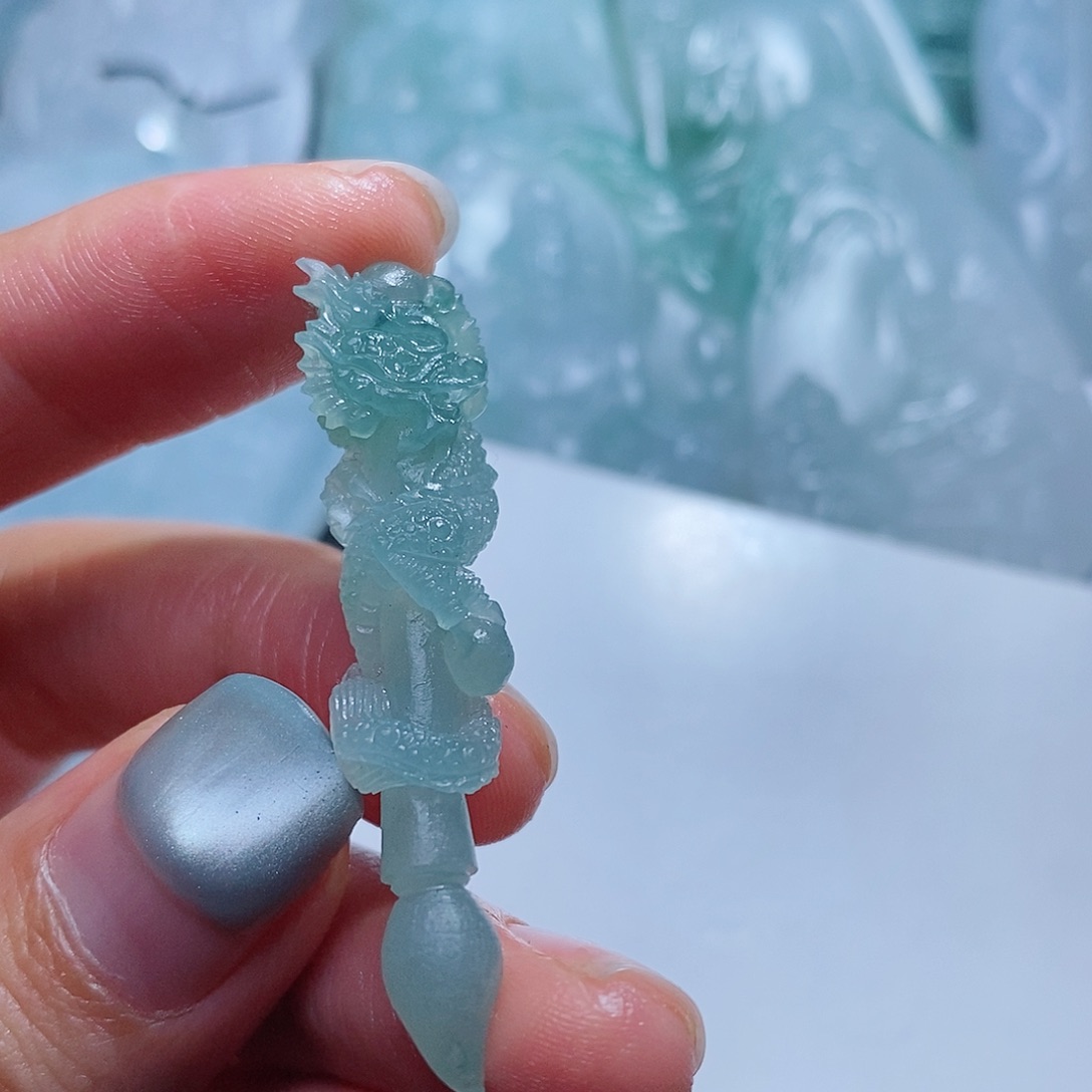 左***手定制翡翠未镶嵌毛货付款后确认抛光