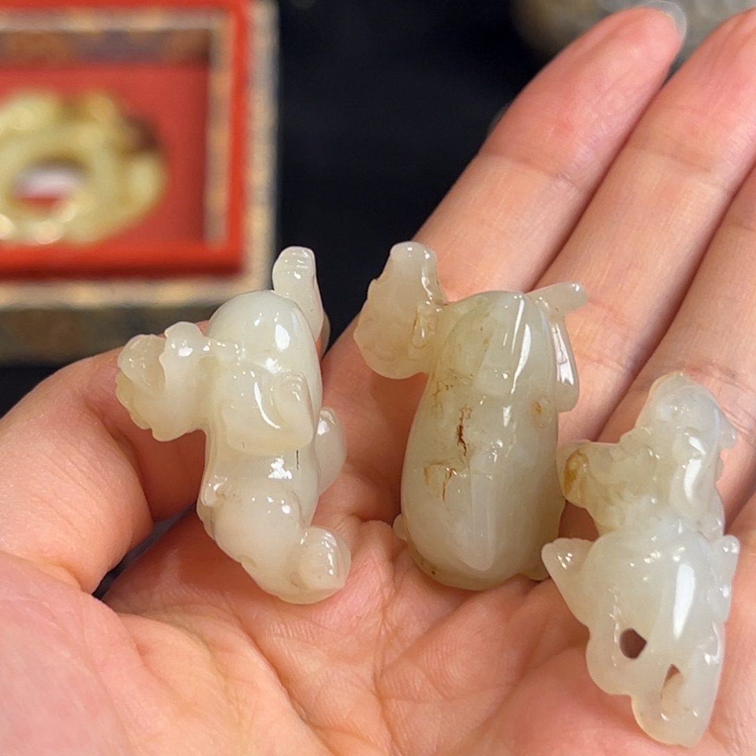 姚***立和田玉未镶嵌挂件