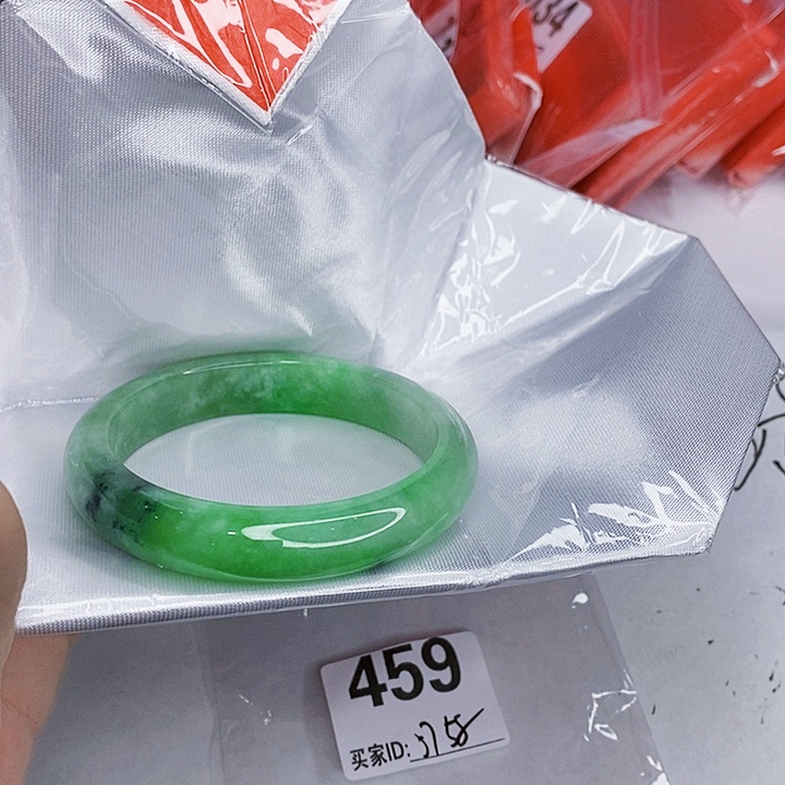翡翠未镶嵌手镯一图一物实物为准（微瑕处理）