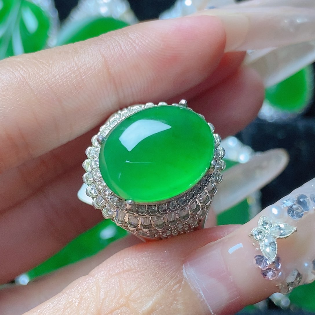 颈饰未镶嵌翡翠         