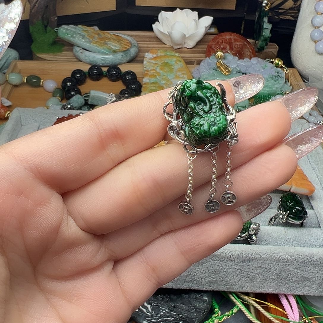 翡翠吊坠(赠链)未镶嵌艺*吊坠