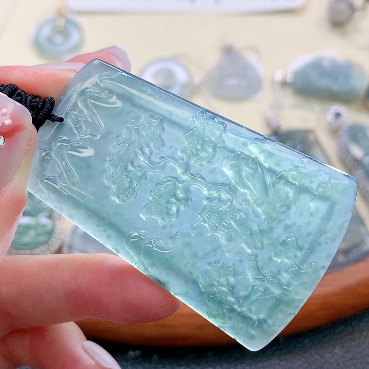 翡翠颈饰未镶嵌翡翠