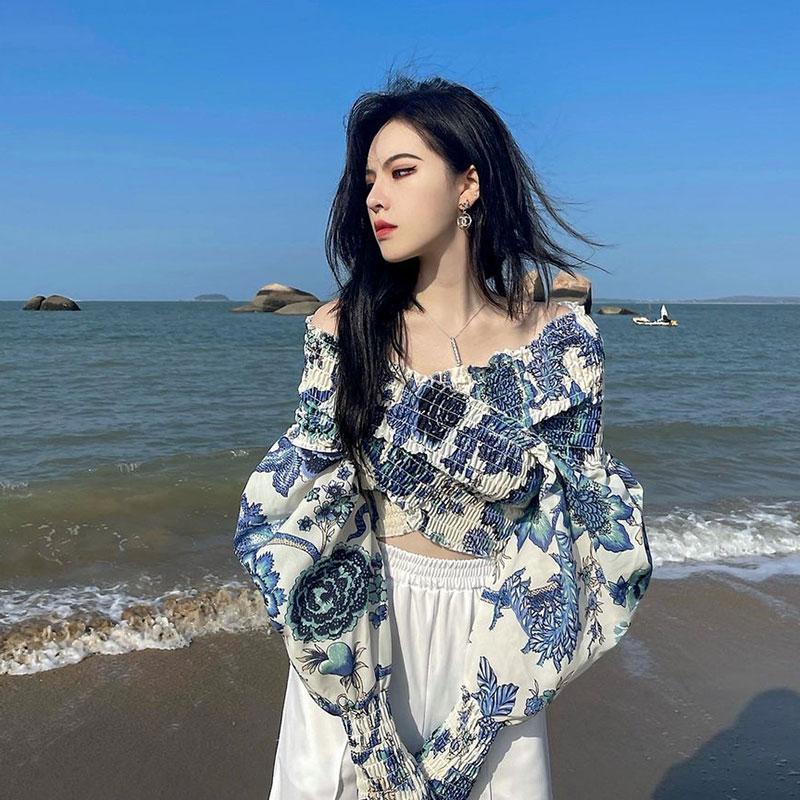 大码设计高级感上衣女夏一字肩气质锁骨小个子不规则碎花长袖衬衫