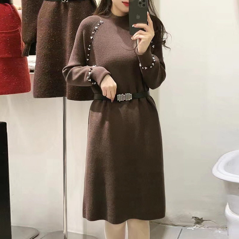 2025年新款女装春秋毛衣裙收腰显瘦中长款纯色妈妈长袖针织连衣裙