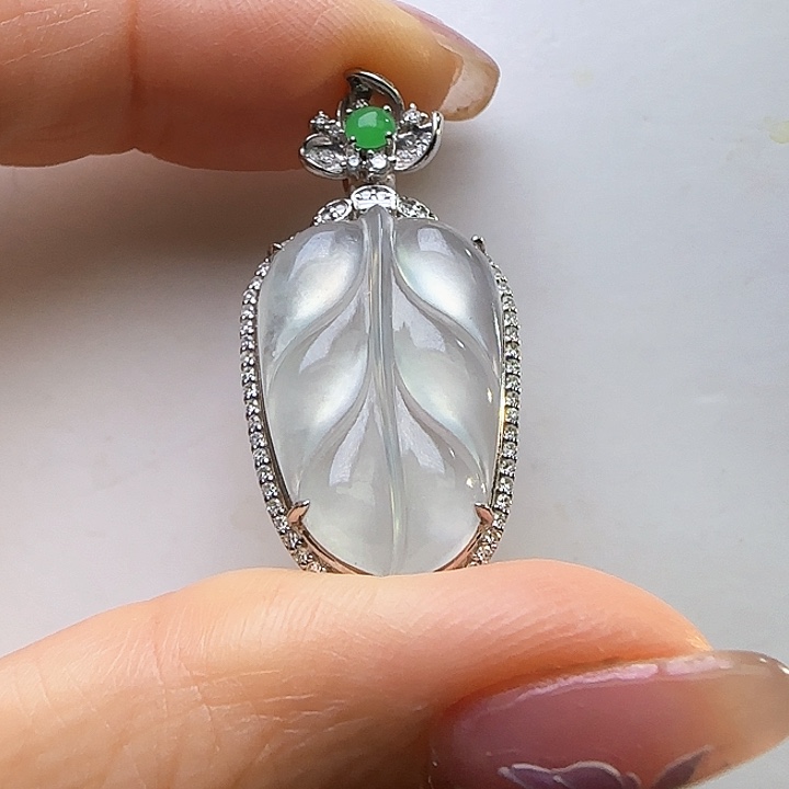 翡翠18K金镶嵌颈饰天然缅料A货 玻璃种叶子