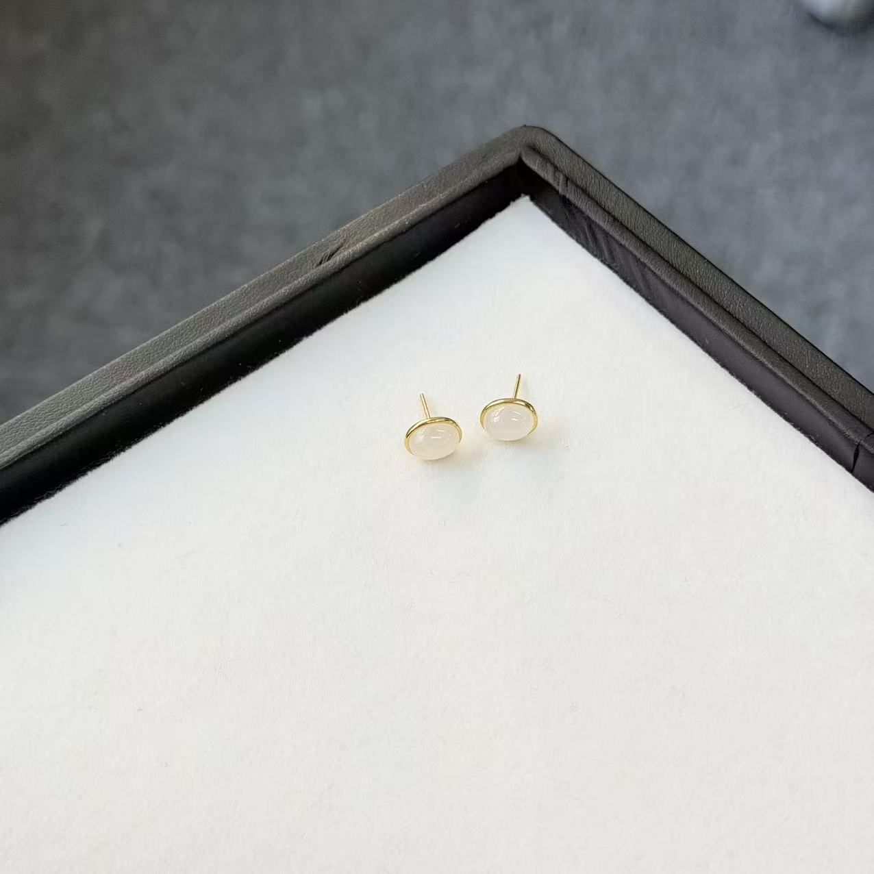 【睿泽赏宝】S925和田玉白玉蛋面耳钉 多样性发一7*5*2mm KL0230159