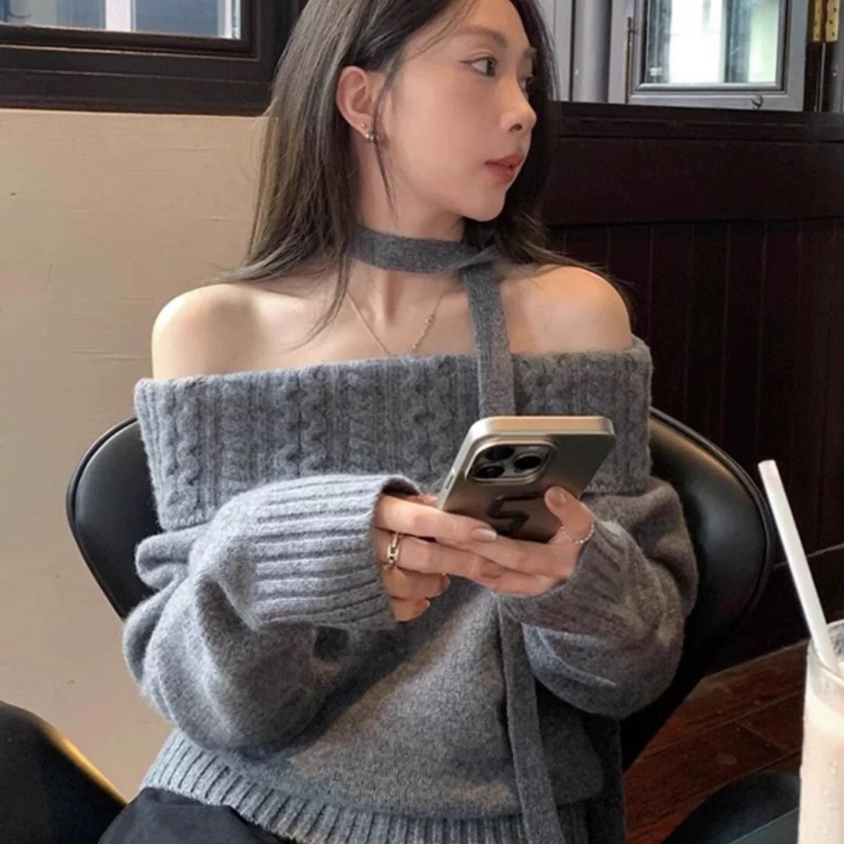 灰色设计感一字肩挂脖毛衣女秋冬季新款慵懒高级感宽松针织衫上衣