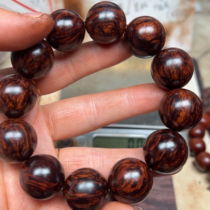 藤类用****6海南红降20黑金底天花板