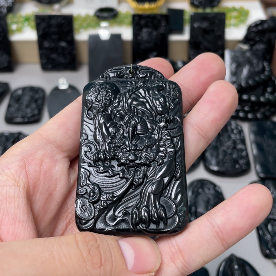 东***子蛇纹石玉未镶嵌吊坠