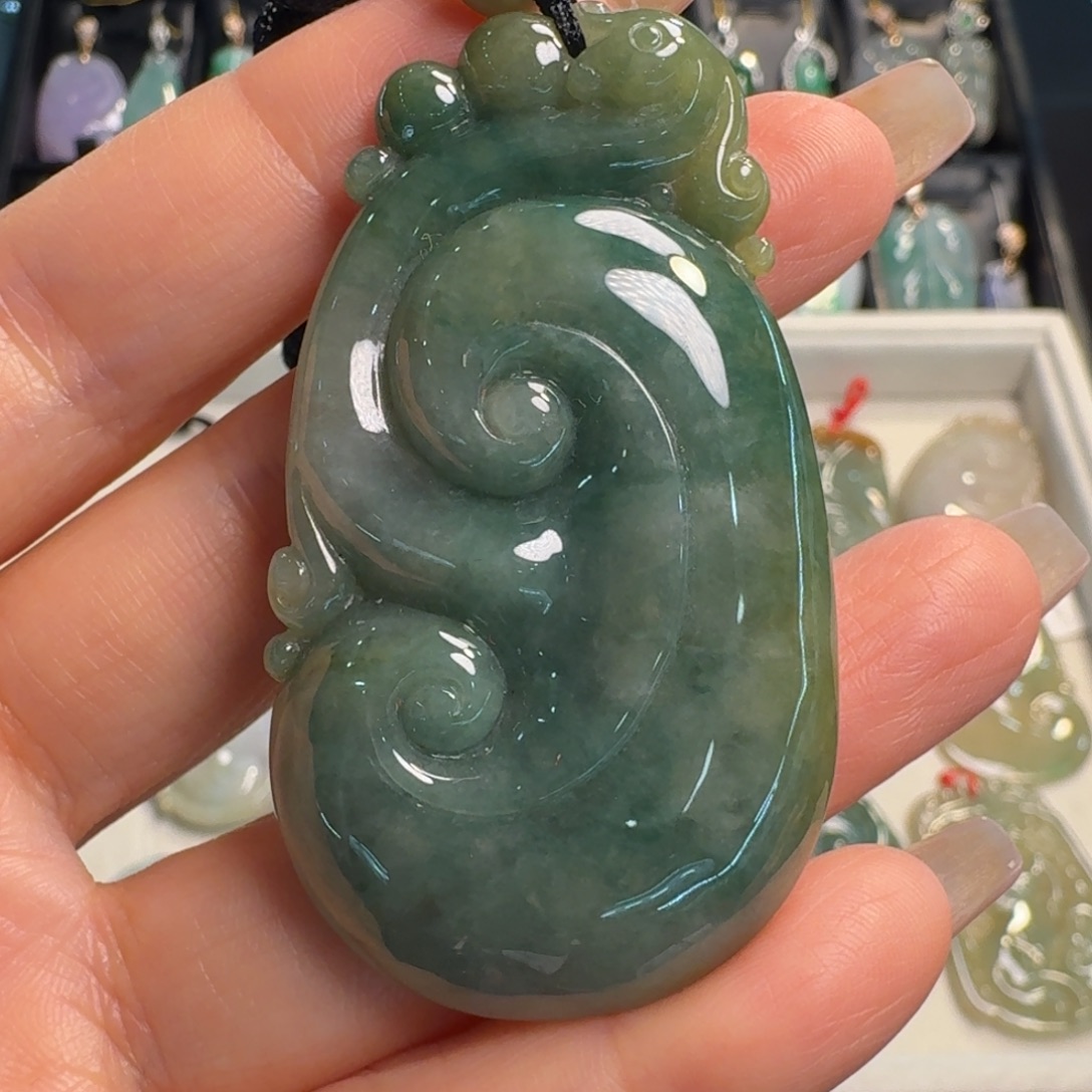 翡翠未镶嵌颈饰如意