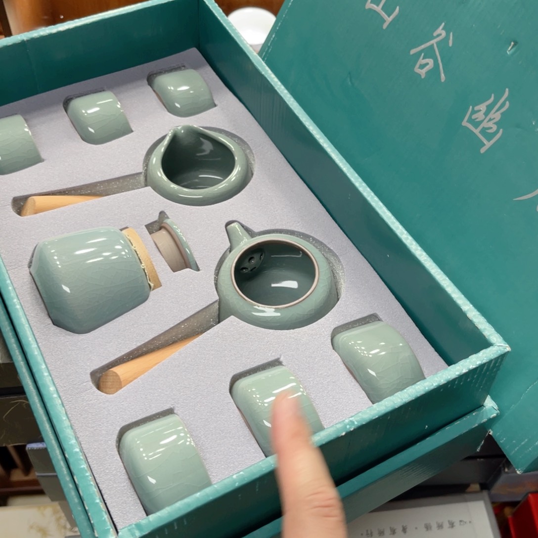 孤品茶具套装等。          