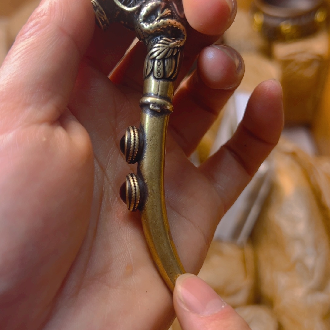 精美铜器……。       ！