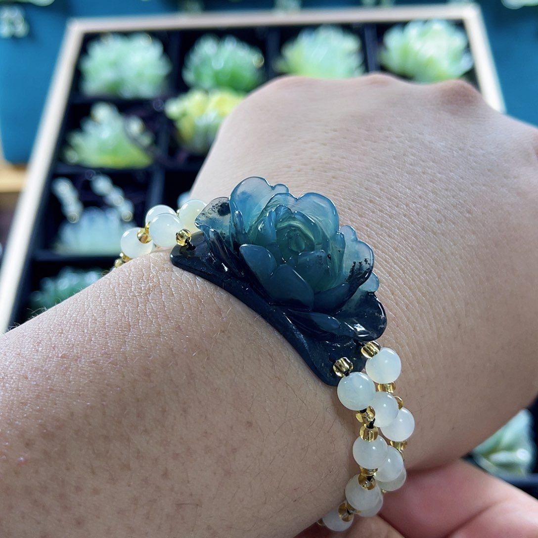 蛇纹石玉颈饰未镶嵌