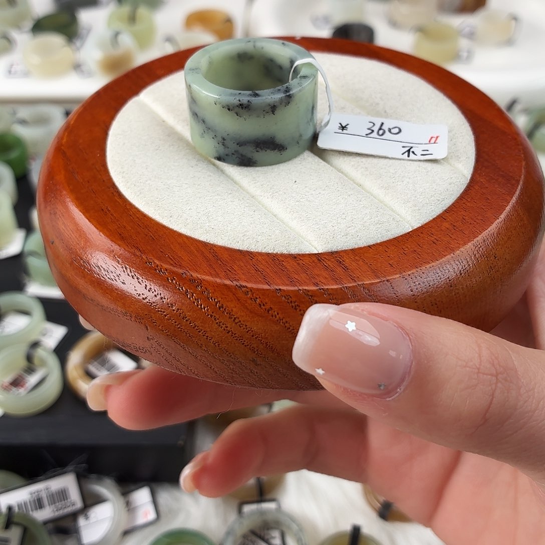 和田玉未镶嵌戒指Q43飘墨之前内径18.3港码18