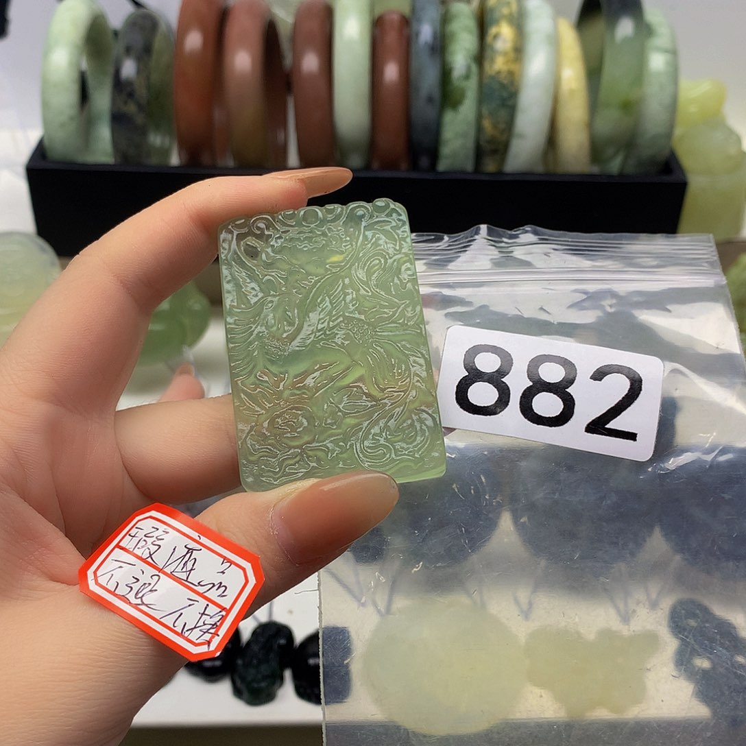 蛇纹石玉颈饰未镶嵌