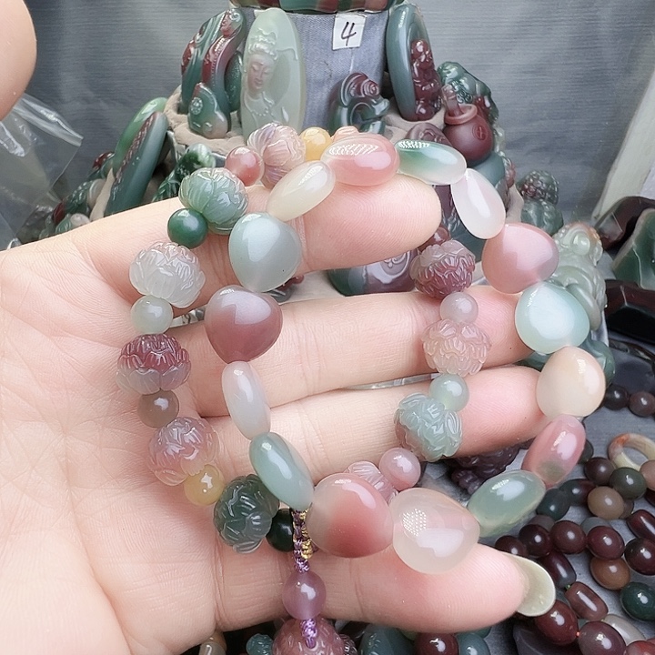 山***南玛瑙/玉髓未镶嵌颈饰