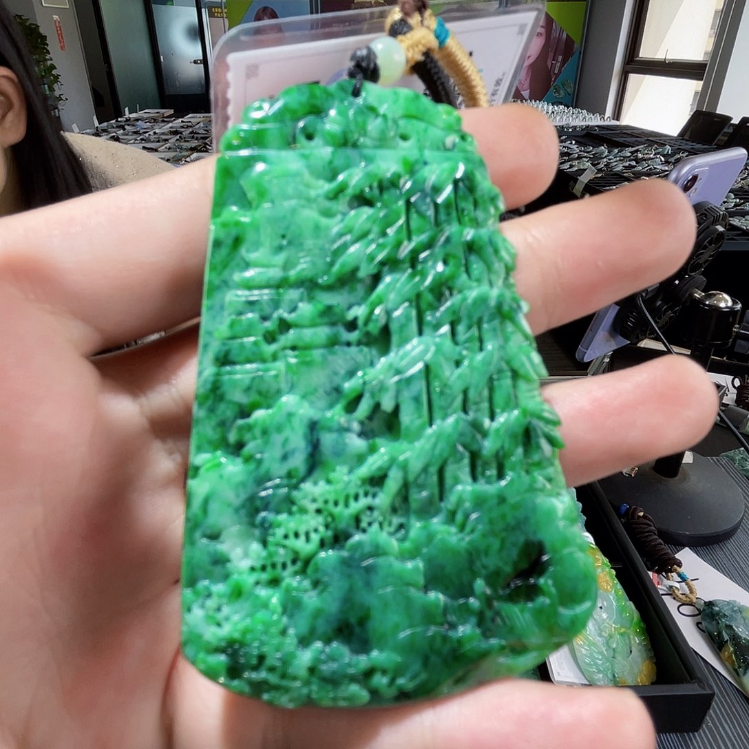 颈饰未镶嵌翡翠一