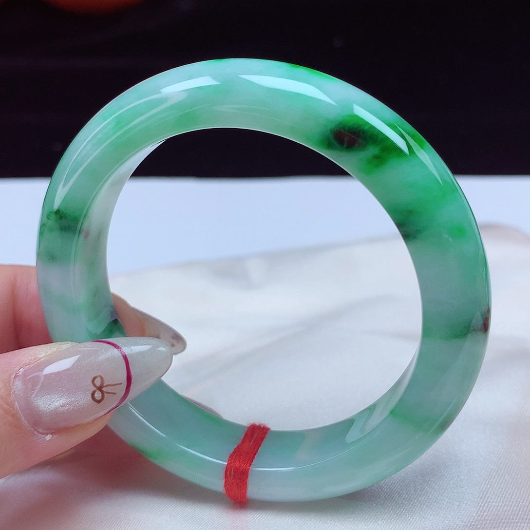 翡翠手镯未镶嵌54圈