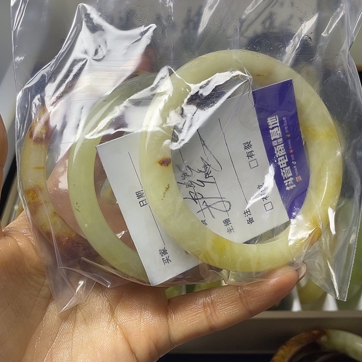 护***꒱蛇纹石玉未镶嵌手镯