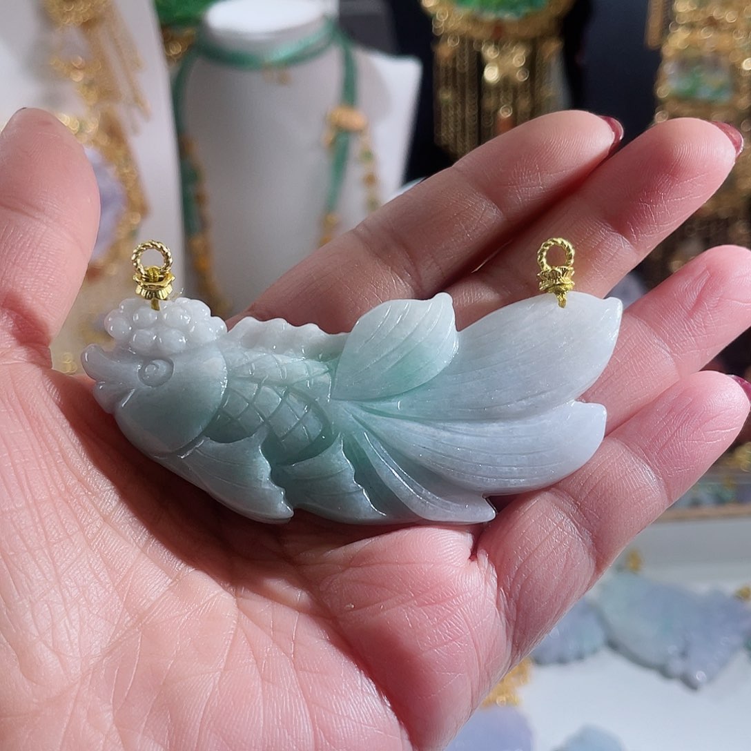 翡翠颈饰未镶嵌翡翠绿底鱼