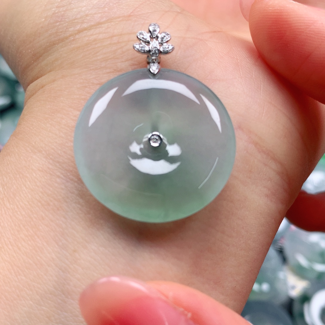 翡翠颈饰未镶嵌天然翡翠