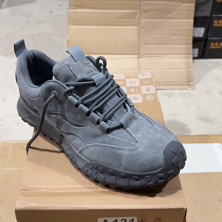 编码131号。41码防砸防刺劳保鞋。