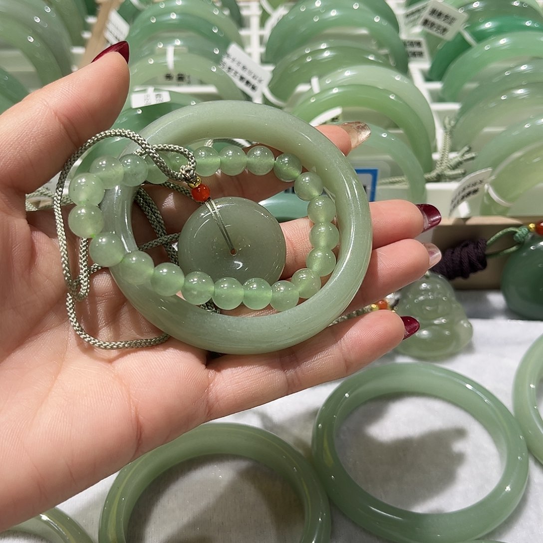 东陵石未镶嵌手镯