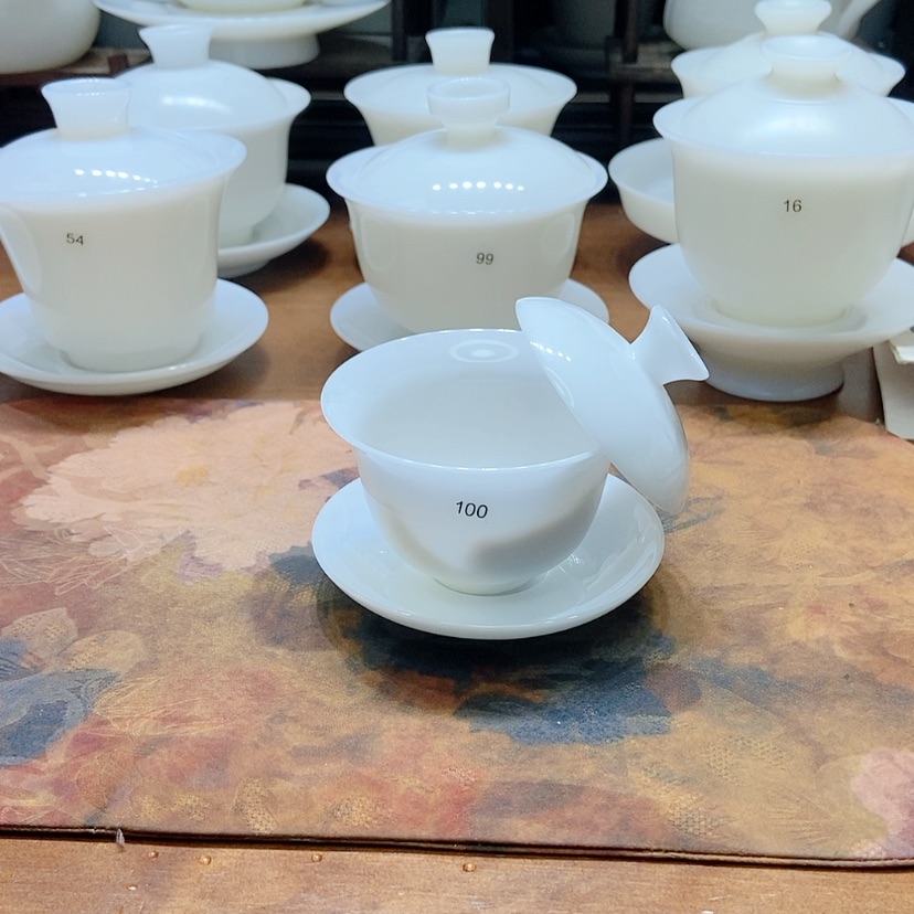 【闪购商品】这样一位老人说自己想养小绵羊和狗