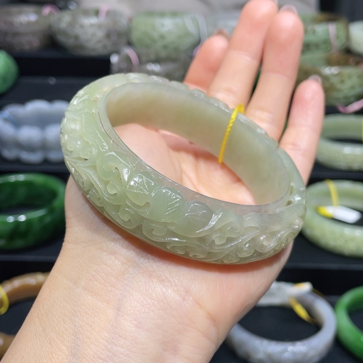 和田玉手镯59圈口 编号67未镶嵌