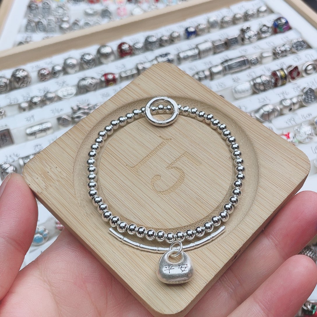 足银珐琅足银999，31个珠子卡四