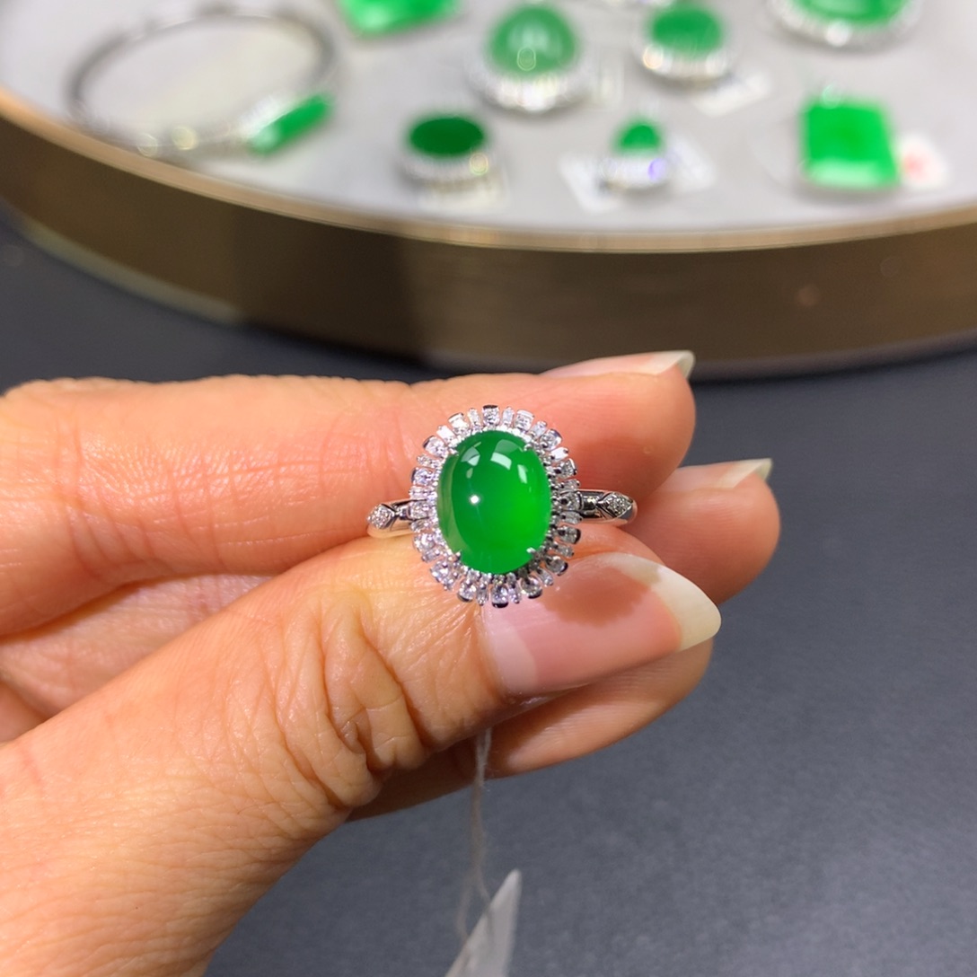 翡翠戒指18K金镶嵌翡翠