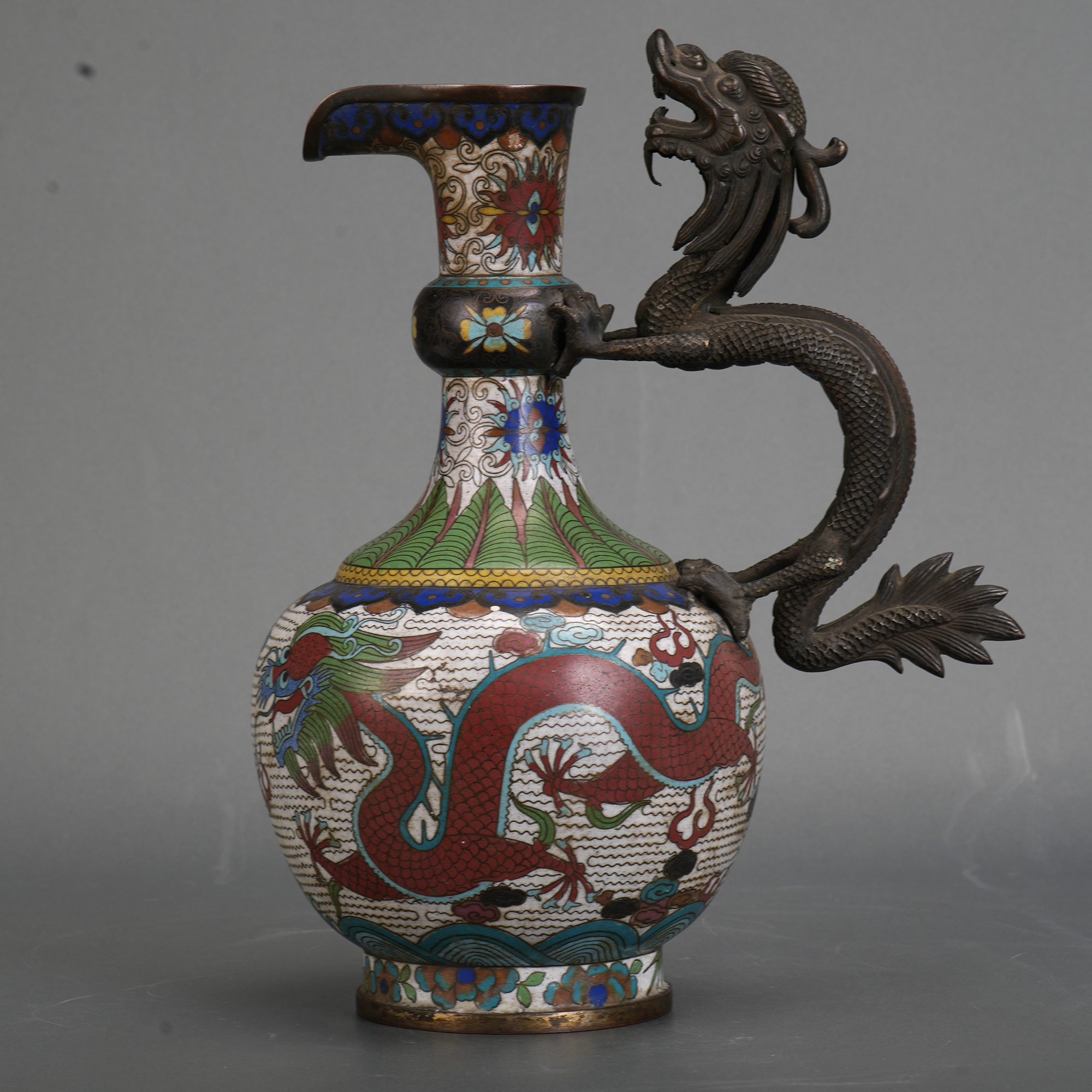 LOT 021525清晚期 掐丝珐琅双龙戏珠纹龙柄执壶【古董拍卖】