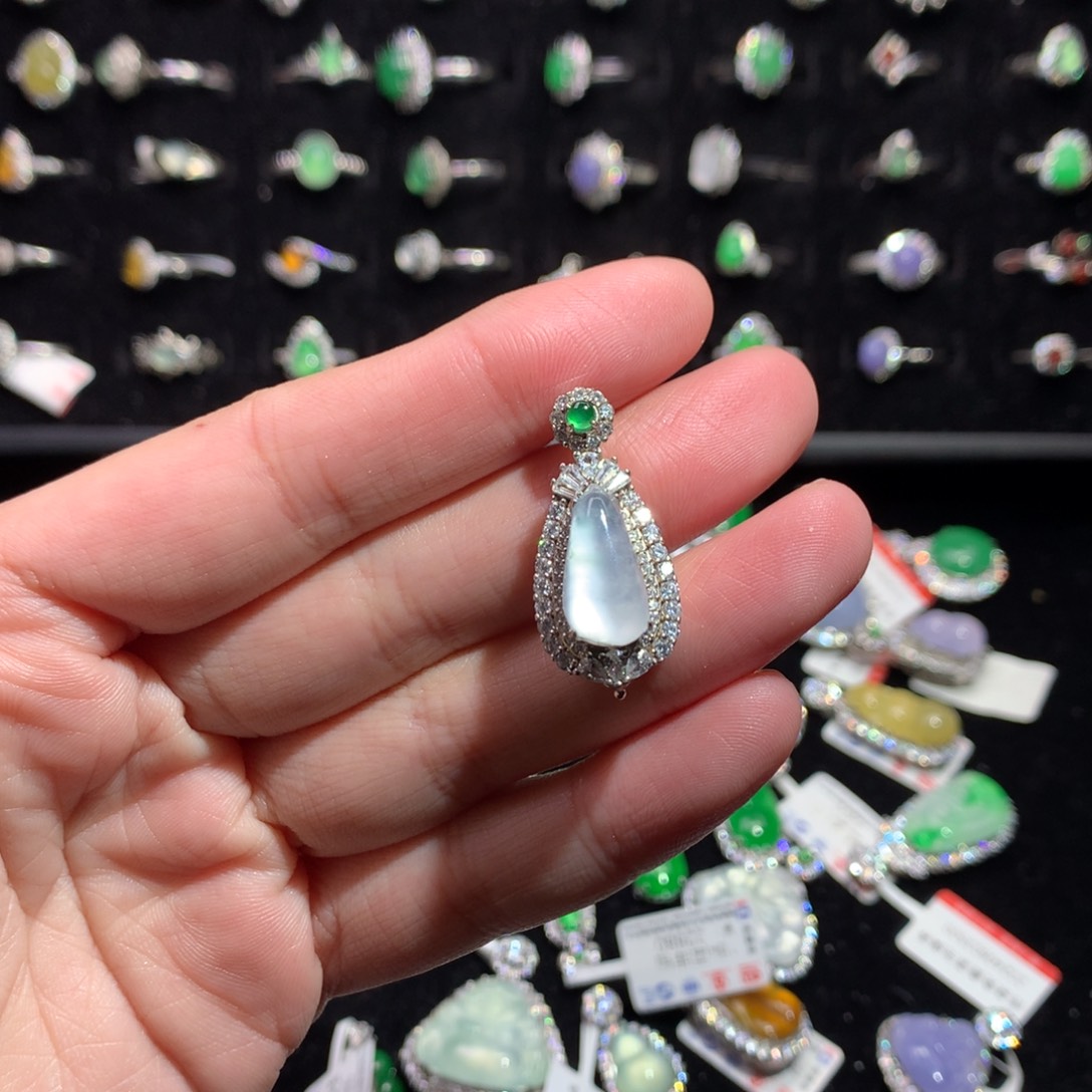 翡翠颈饰银S925镶嵌天然翡翠