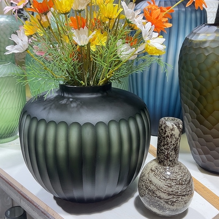 妥***滴琉璃手工艺品墨绿色磨刻花瓶花器高25口8