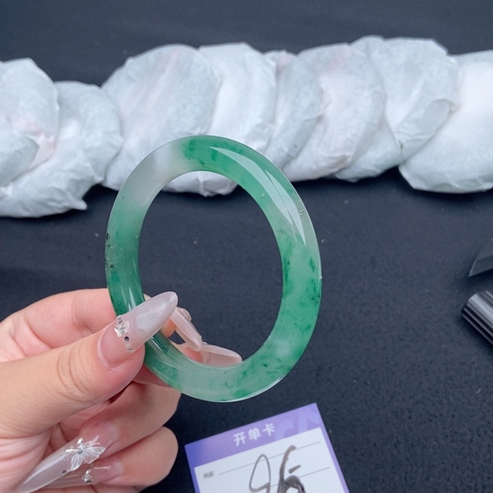 石英质玉（非洲翠）手镯未镶嵌96