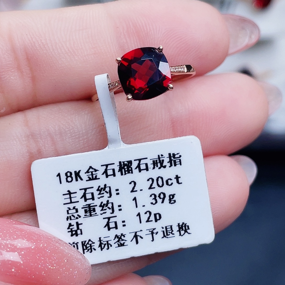 戒指18K金镶嵌石榴石