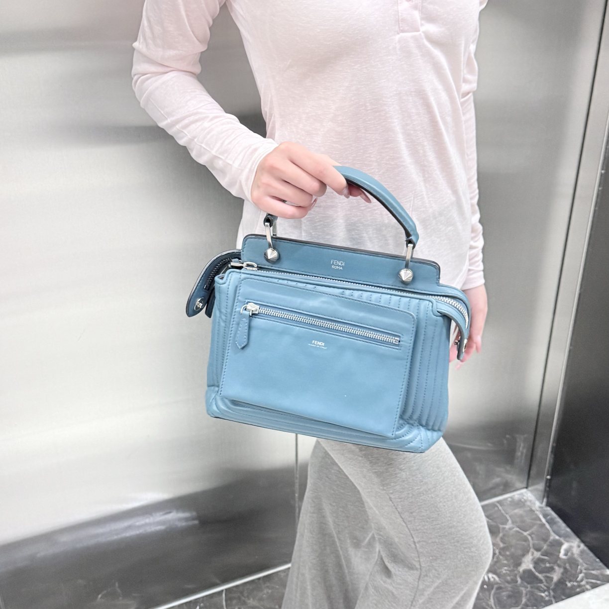 95新 FENDI/芬迪 fendi天空蓝doctom手提斜挎包