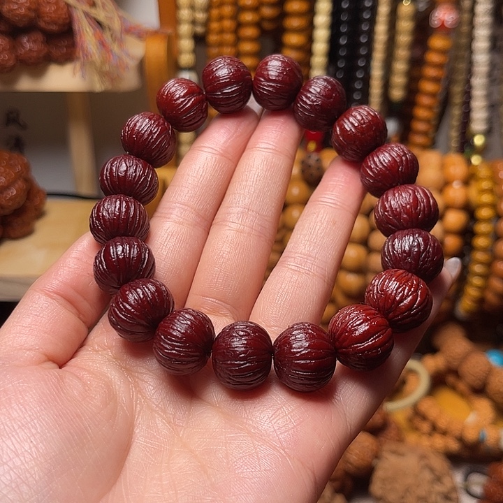 临***月吊坠猴头核桃玉化凤羽