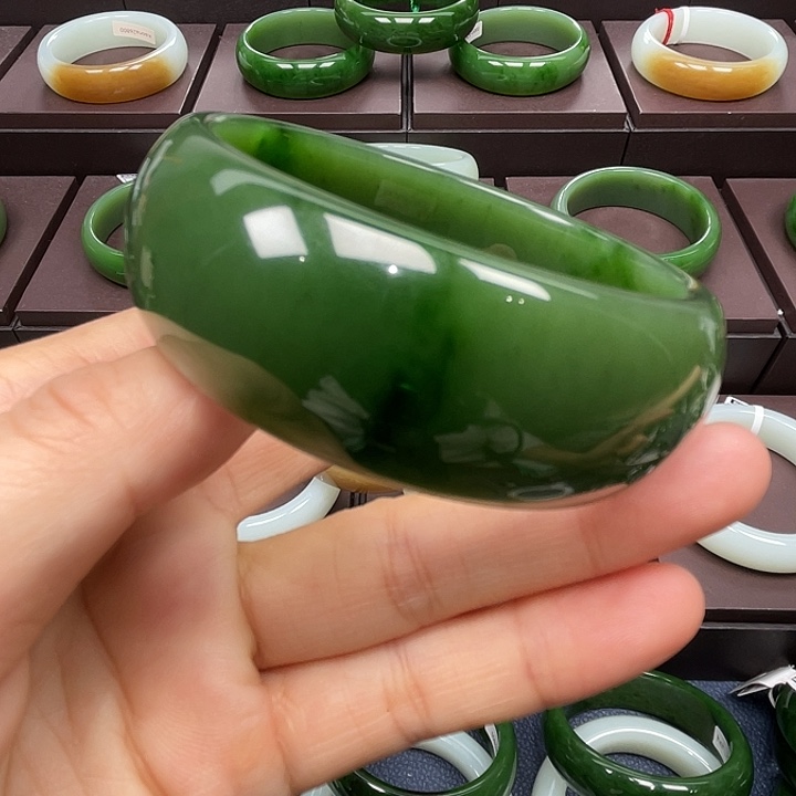 和田玉未镶嵌手镯