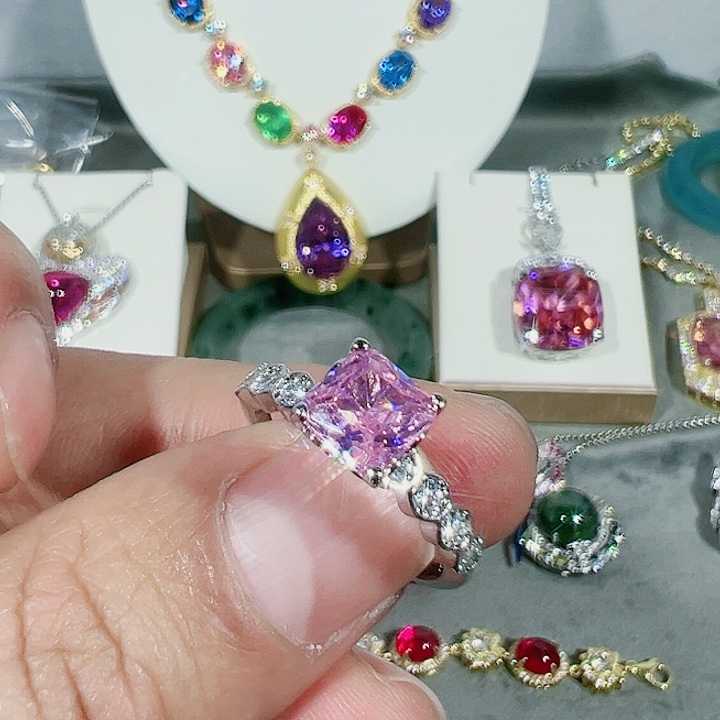 红宝石颈饰未镶嵌