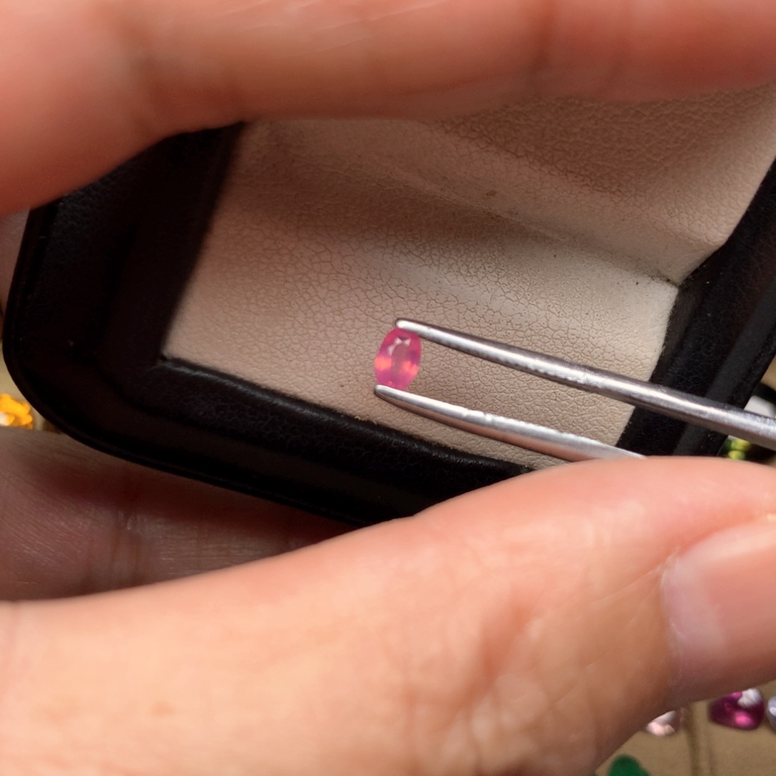 尖晶石裸石未镶嵌