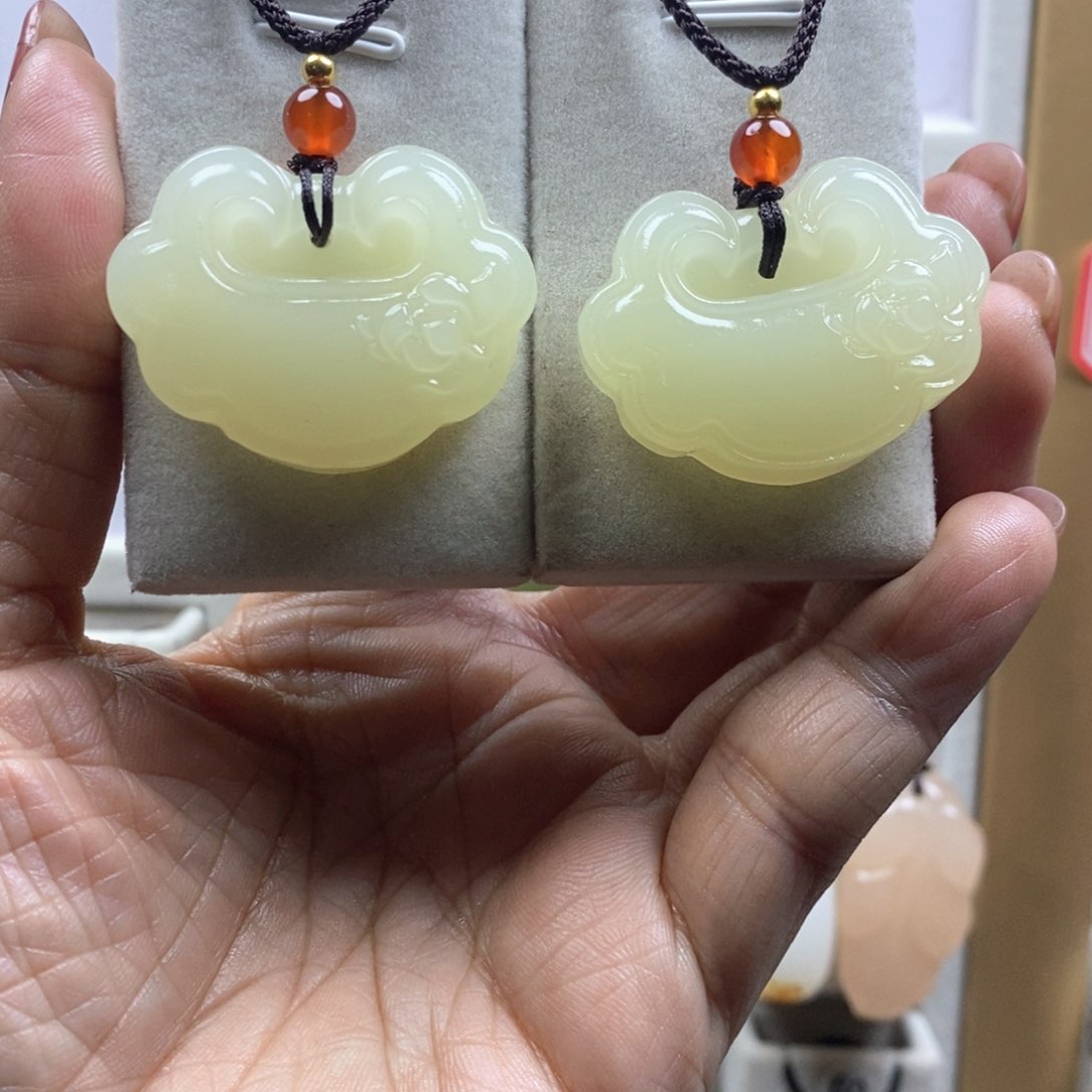 颈饰未镶嵌石英质玉（金丝玉）性***螂