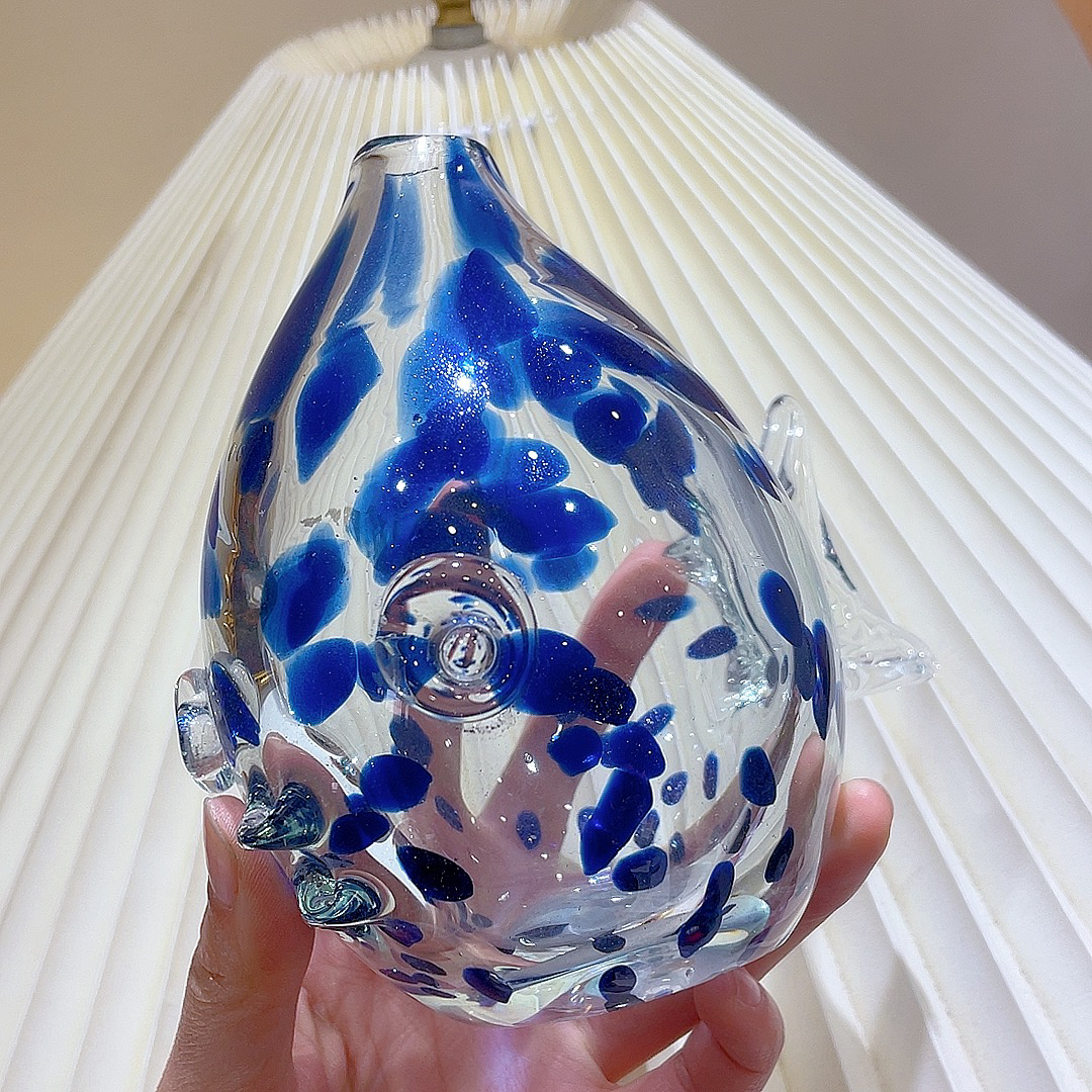 蓝色琉璃鱼桌面装饰花瓶 微瑕（高14cm宽14cm）