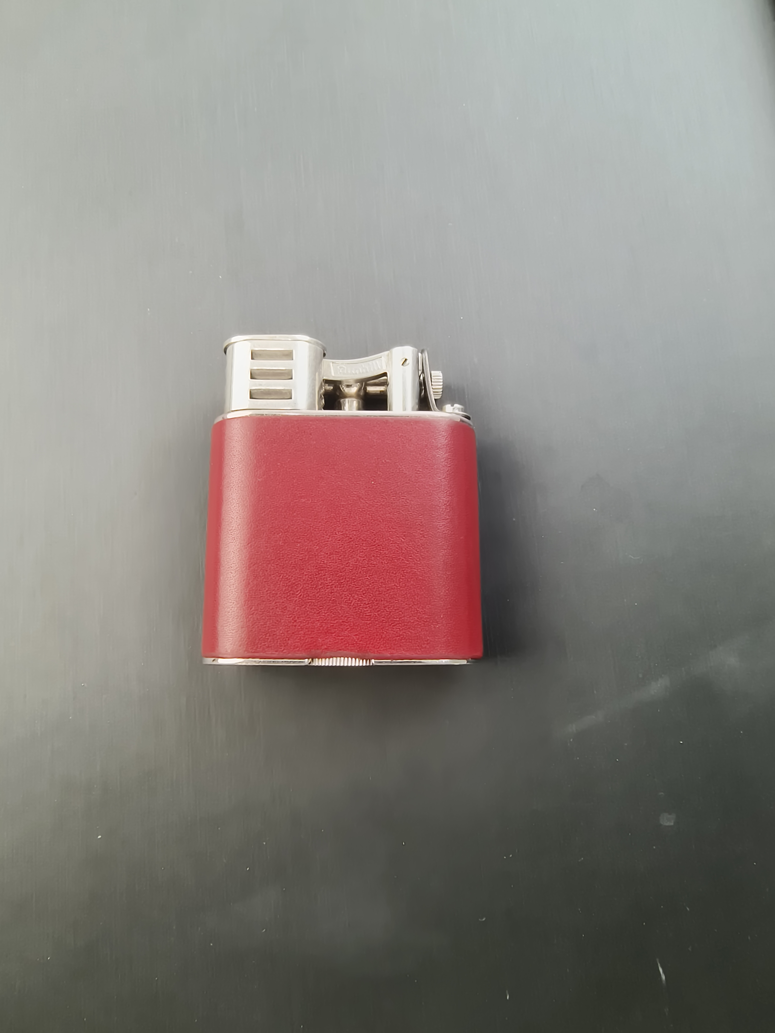DXL红色皮子充气打火机