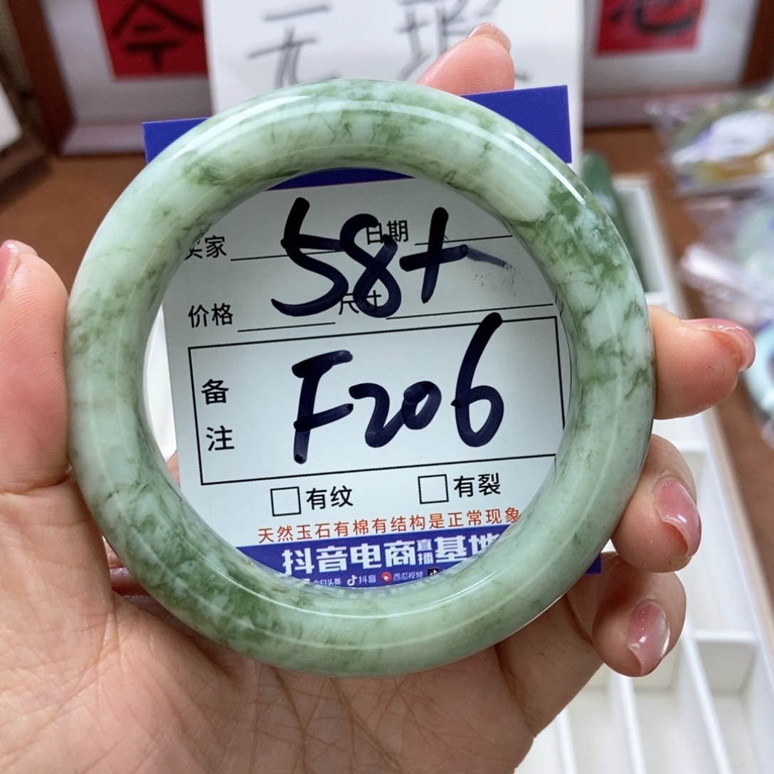 岫玉手镯手镯未镶嵌