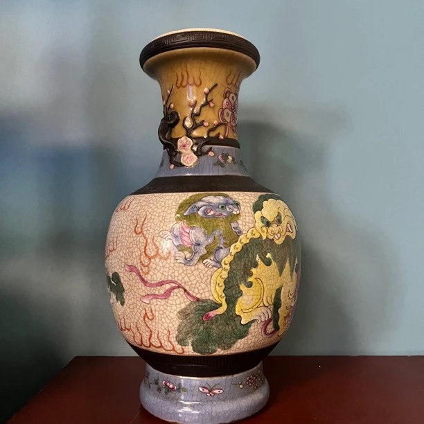 151 清晚期 哥釉五世同堂狮子赏瓶