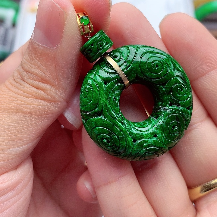 翡翠颈饰18K金镶嵌翡翠