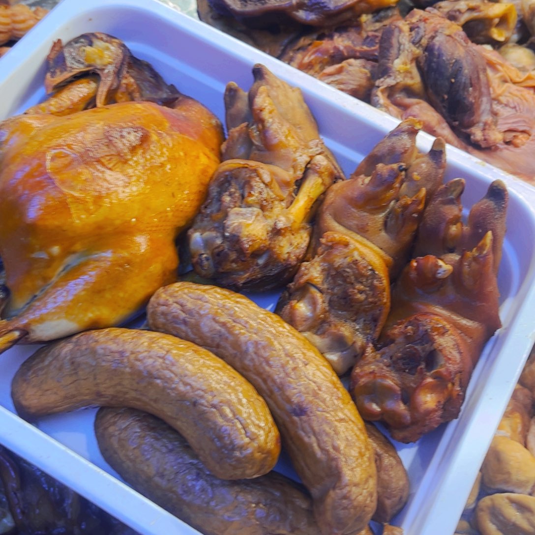 三黄鸡➕3个六两猪手➕4儿童肠