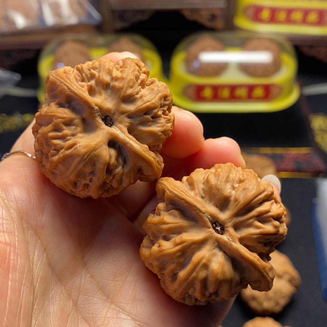 刀***鱼桃核把件雪狮39狮子头