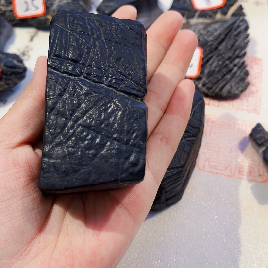 石材装*强灵璧石